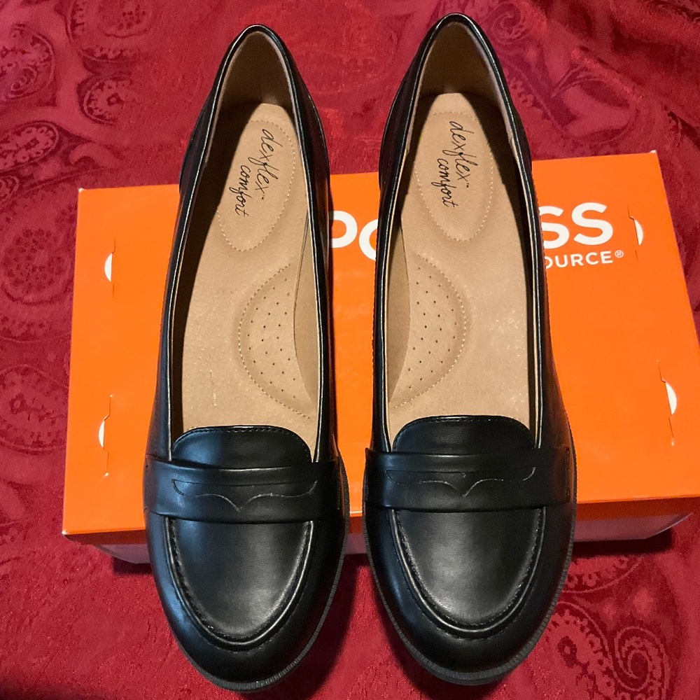 Women’s Payless Dexflex Comfort Geneva Slip-on Black Loafer size 11 NWT in box